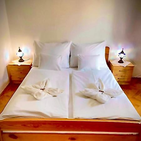 Green Apartman Eger Luaran gambar